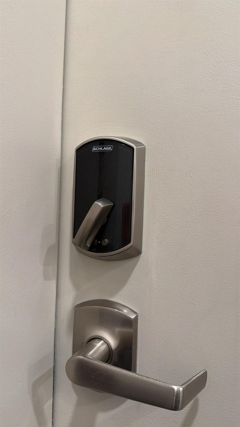 Electronic access control lock with lever handle on an interior door